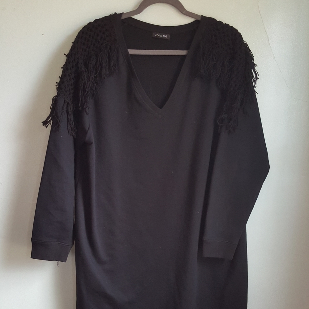 Black v-neck dress with crochet/fringe arms - Picture 4 of 5